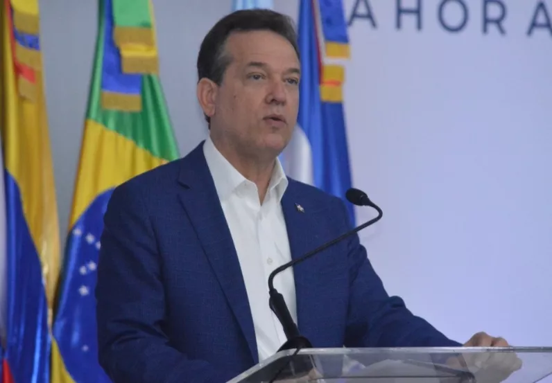Víctor Ito Bisonó, ministro de Industria y Comercio
