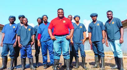 Dioni Luciano, técnico programador, junto al equipo de trabajo.