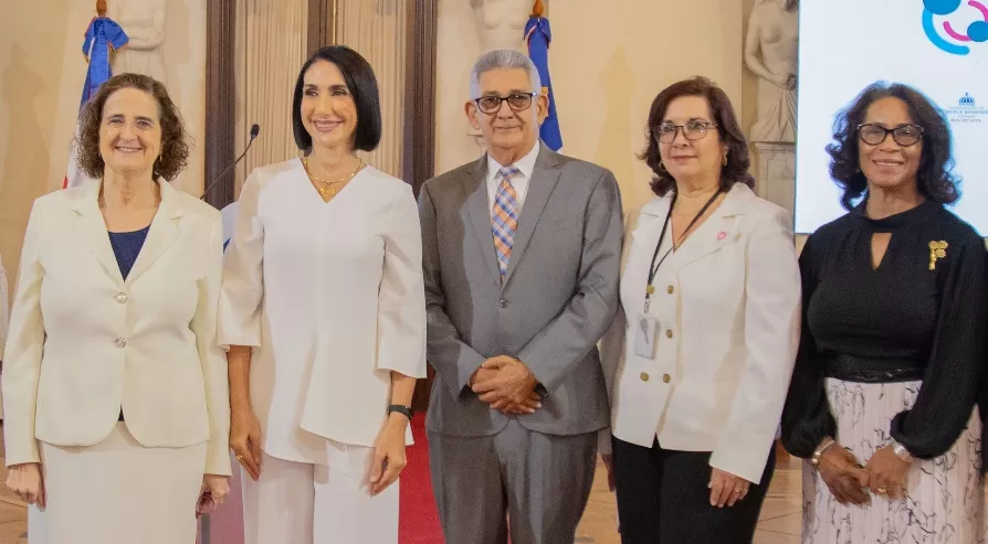 Rosa Elcarte, Raquel Arbaje, José Rijo, Luisa Luna y Luisa Ogando