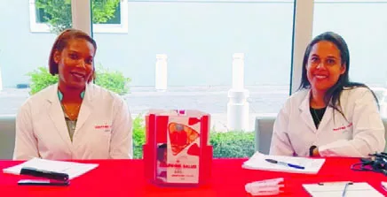 Especialistas durante las evaluaciones de hipertensión.