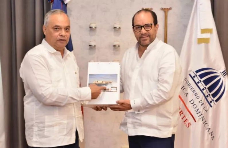 Osvaldo Vento,en su visita al ministerio de Deportes de RD.