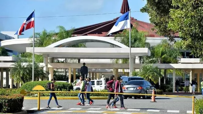De las aulas de la UASD han salido notables profesionales. Fuente externa