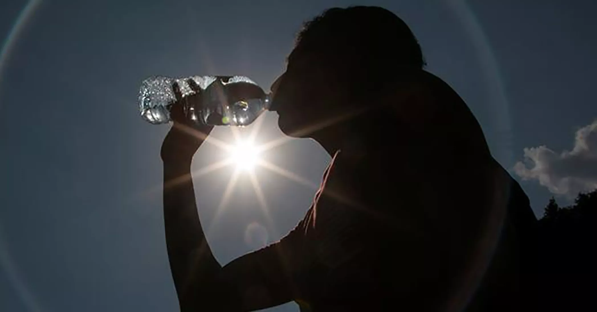 Por altas temperaturas, Salud recomienda hidratación y evitar exposición al sol.