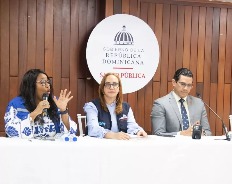 Representante  OPS habló en rueda  prensa de Salud Pública.