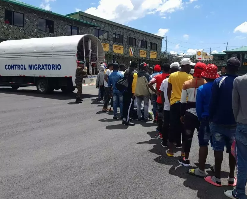 Las organizaciones aseguran se deportan haitianos legales.