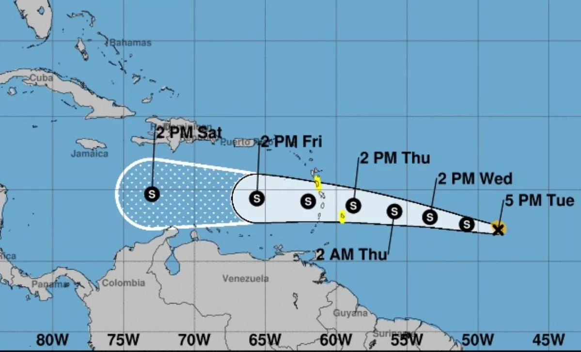 La tormenta Bret  que se mueve hacia el oeste sobre el Atlántico.  Archivo