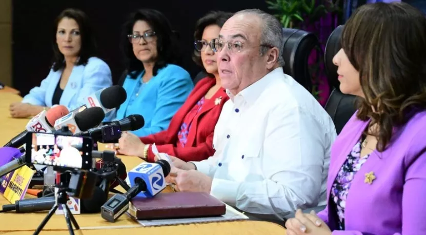 El Comité Político se reunió ayer por ocho horas. josé de león