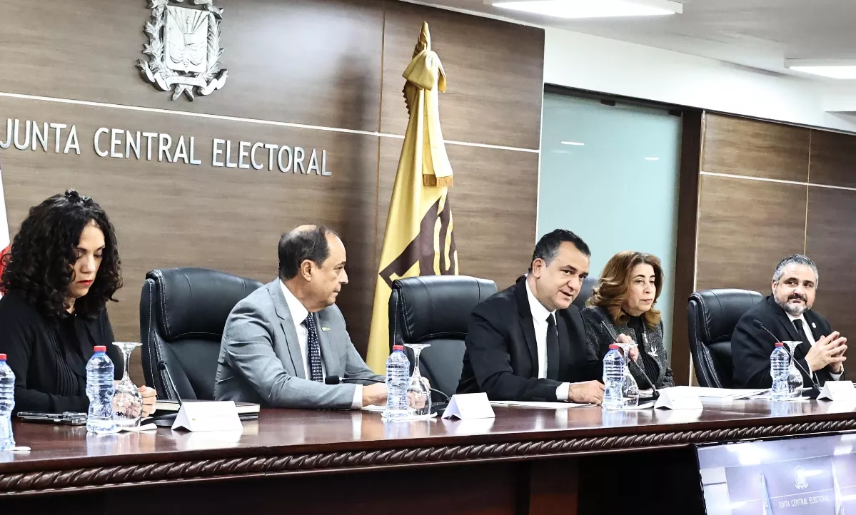 La JCE realizó una audiencia pública ayer con los partidos políticos.  JOSÉ DE LEÓN
