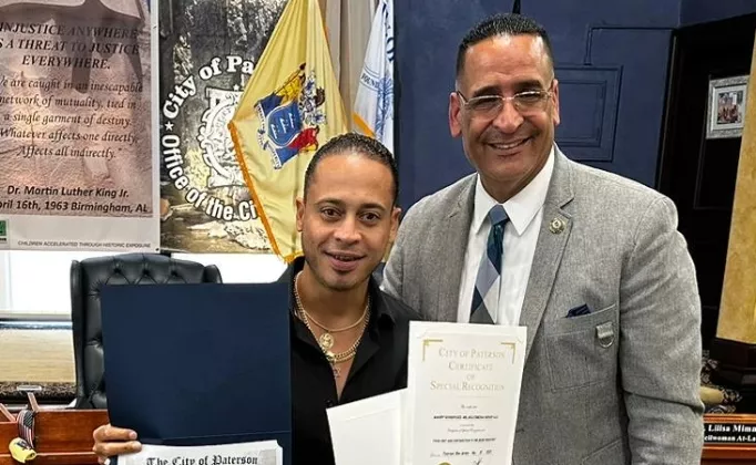 Manny Rodríguez y el concejal Luis Vélez.