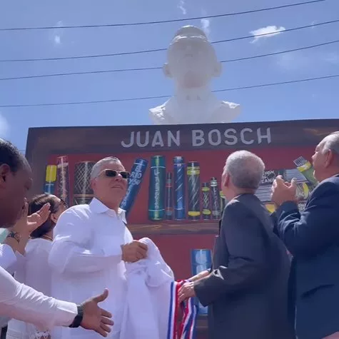 Manuel Jiménez desveliza busto y plazoleta dedicados a Juan Bosch