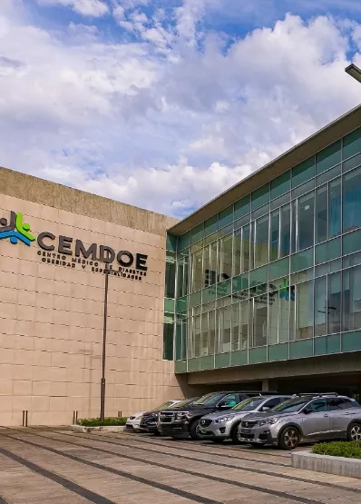 CEMDOE  ofrece servicios  médicos  ambulatorios.