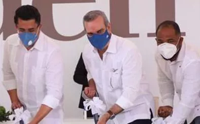 Abinader participó en el primer palazo de la obra.