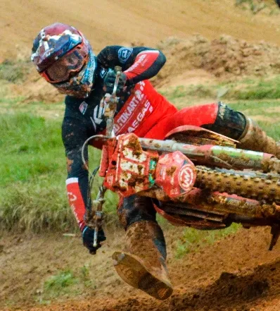 dFranklin Nogueras, mientras se desplaza en la pista.