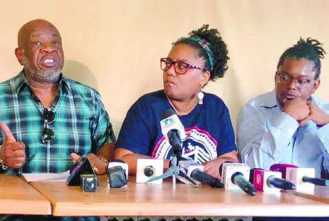 Representantes de las organizaciones defienden a haitianos.