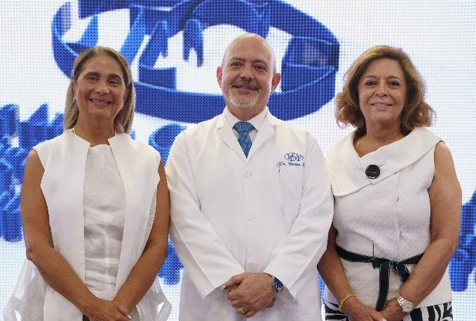 Luisa González de Bogaert, Víctor Pou Soares y Emma Guzmán