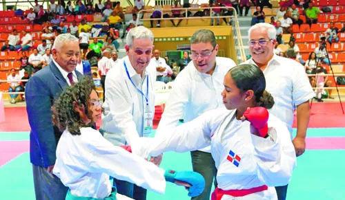 Francisco Camacho y  José Joaquín Puello dan el jame de honor.