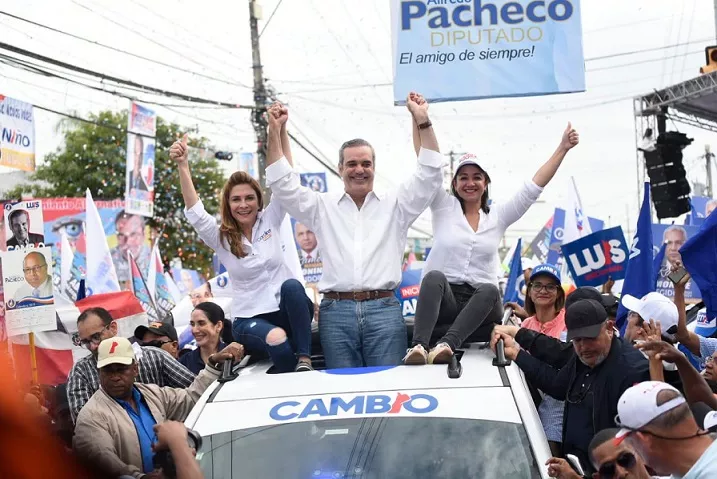 Caravana-PRM-Luis-Carolina-Faride-recorren-Gran-Santo-Domingo