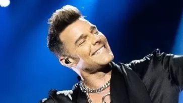 Ricky tendrá más de 50 músicos en escena.