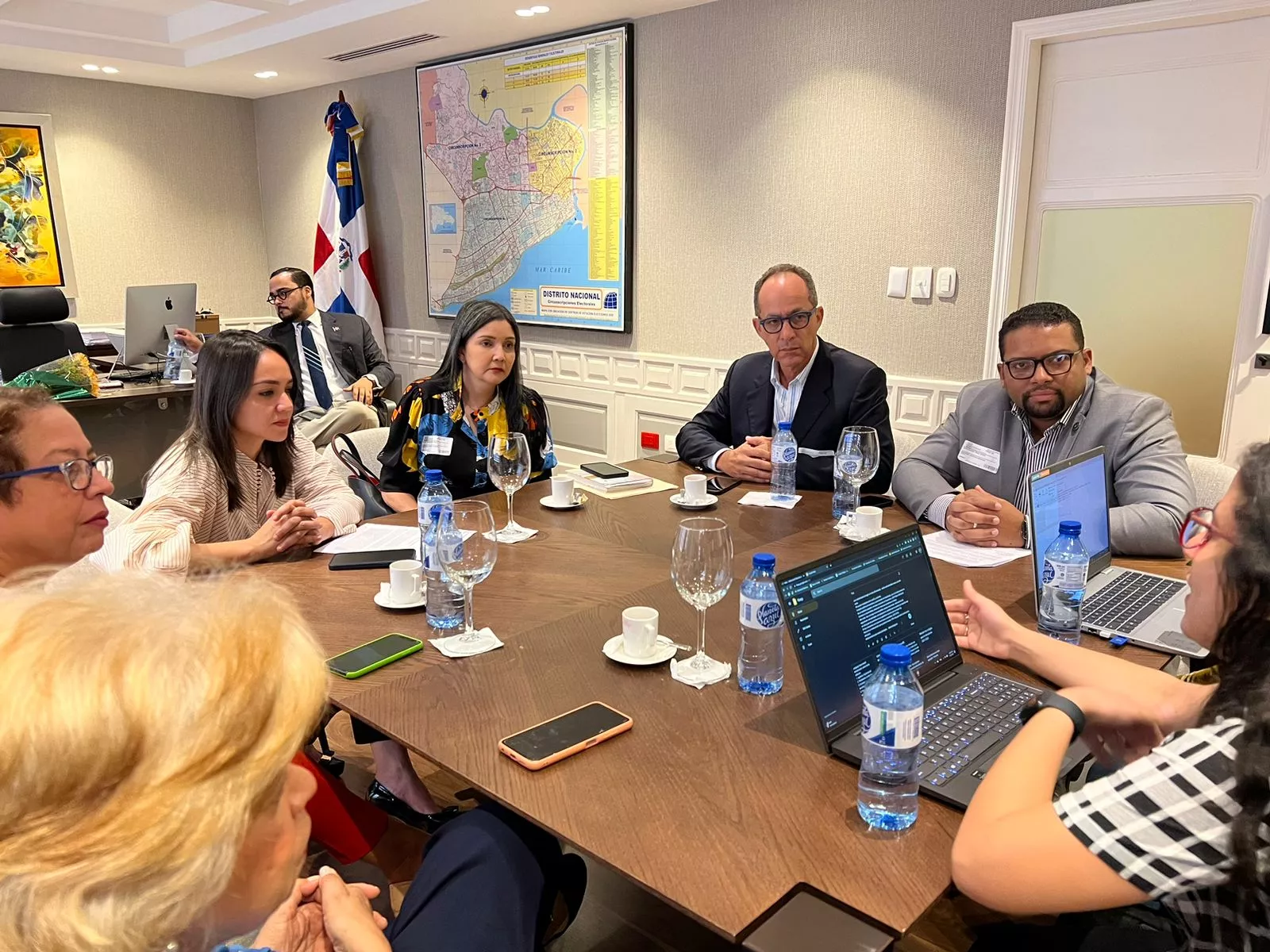 Foto 2, aspecto de la reunión de Biored Dominicana con Faride Raful.
