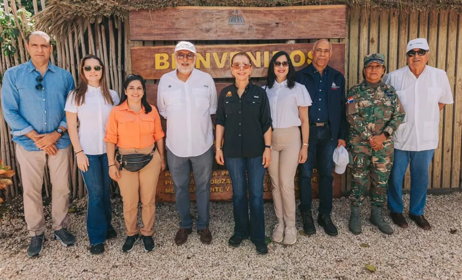 Servio Tulio Castaño, Alexandra Grullón, Biviana Rivera, Rolando González Bunster, Marisol Vicens y José Elí