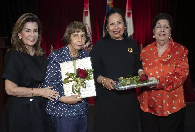 Maritza de Bonetti,  Natacha Sánchez,  María Teresa de Catrain y Jenny Podestá de Vásquez.