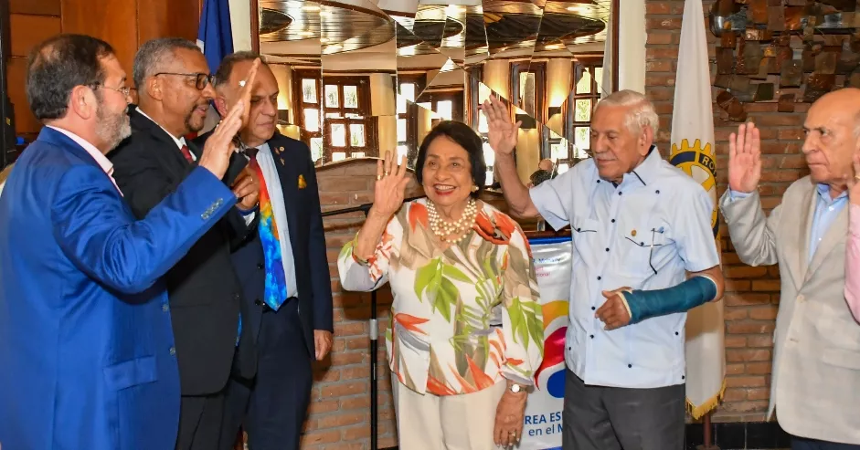 Máximo Rodríguez, al ser juramentado junto a los demás miembros de la Junta Directiva.