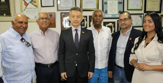 Andrés Diloné, Eeli Yitalo, Chen Luning, José A. Tejeda, Miguel Abreu y Rafaelina Díaz.
