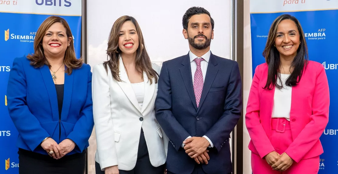 Claudia Brito, María del Carmen Gil, Leonardo Segura y Elba Toribio