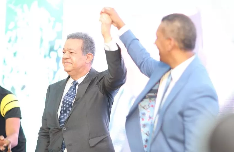 Leonel presentó a Demóstenes   como aspirante a senador.