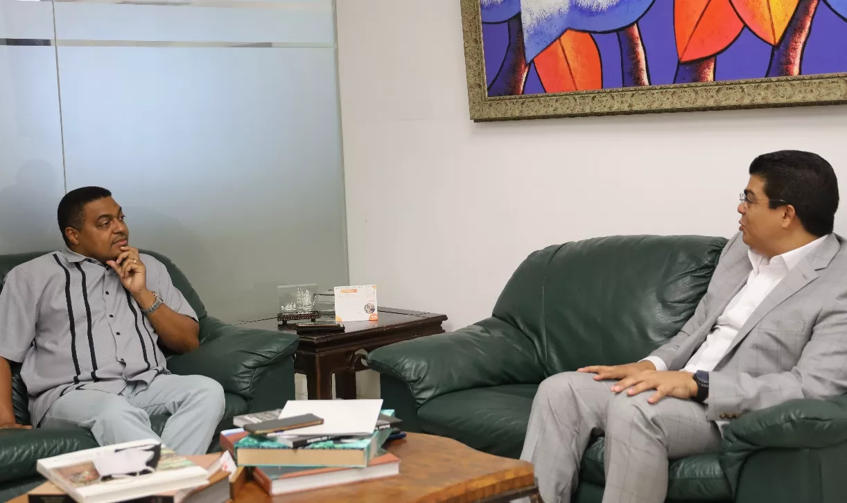 Director de  CAASD, Felipe Suberví, junto al director de EL DÍA, José Monegro.  pedro Santana