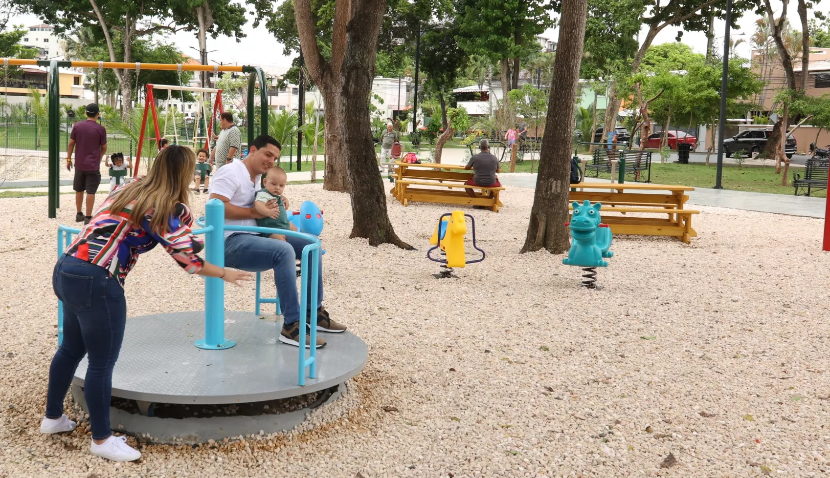 Vecinos se gozan el Proyecto Ambiental Urbanización Fernández que puso fin a preocupación de  décadas .  DUANNY NUÑEZ