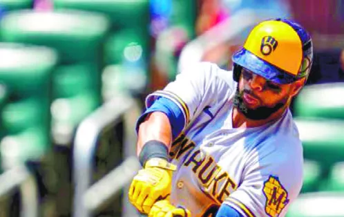 Carlos Santana respaldó   la gran labor de Freddy Peralta.