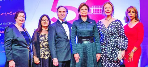 Jenny Podestá de Vásquez, Sarah Esteva, Carlos Veitía, Raquel Peña, Melba Segura de Grullón y Fatima Guzmán