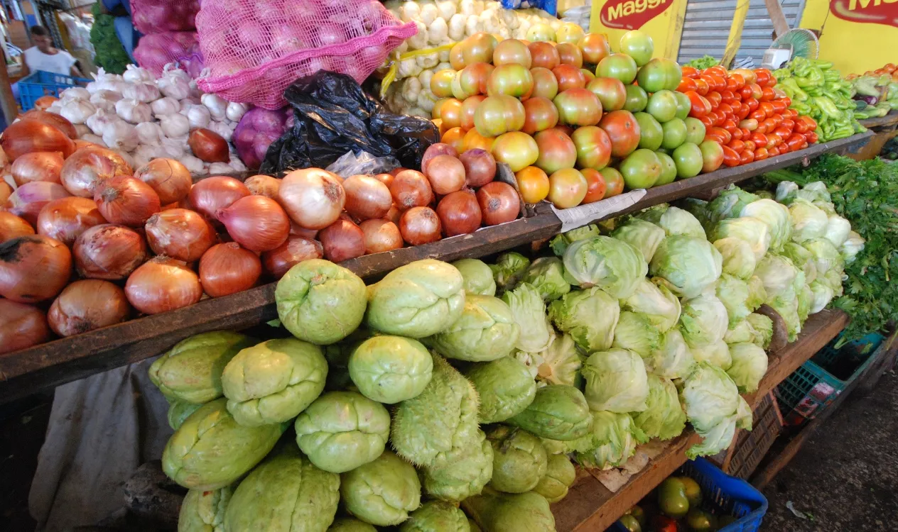 economia. Recorrido en el Mercado Nuevo. Juan Faña