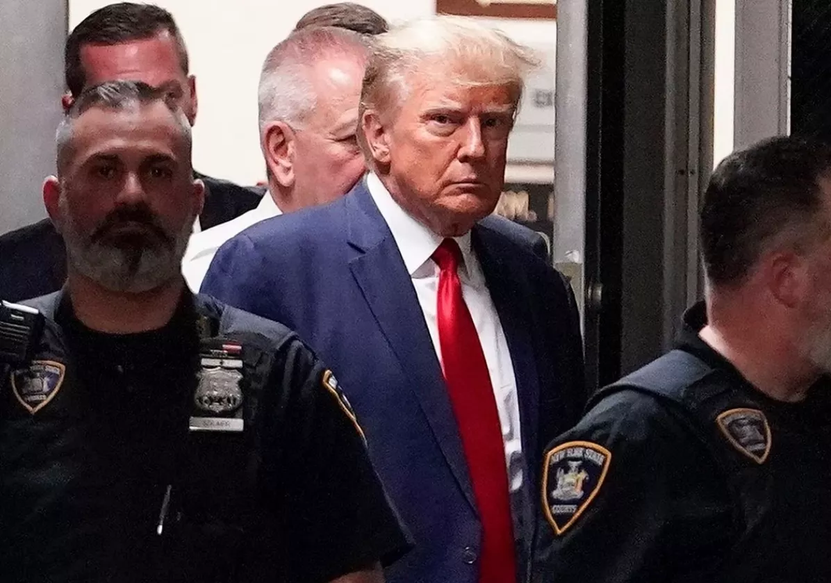 Donald Trump quedó en libertad  luego del pago de una fianza de   200 mil  dólares.
