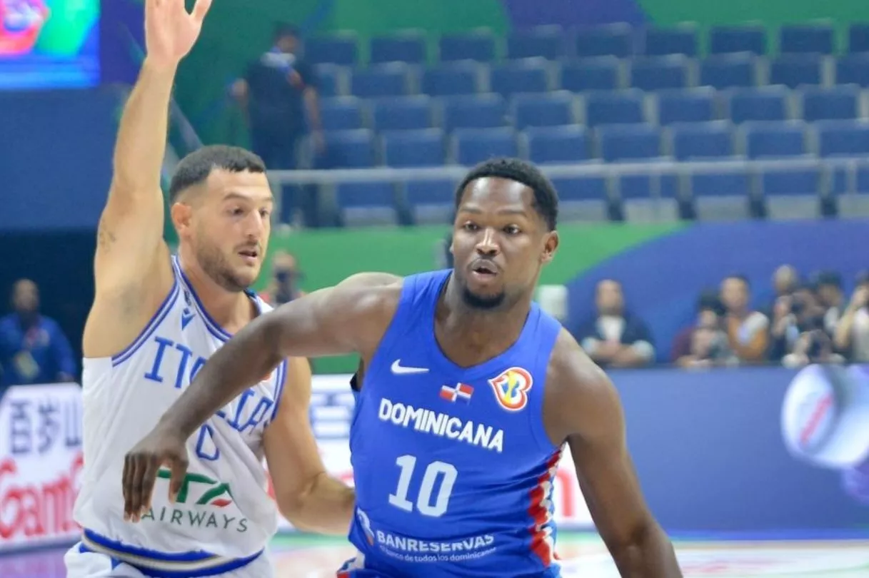 Andrés Feliz armador titular  del equipo dominicano en la Copa Mundial  FIBA.  fuente externa