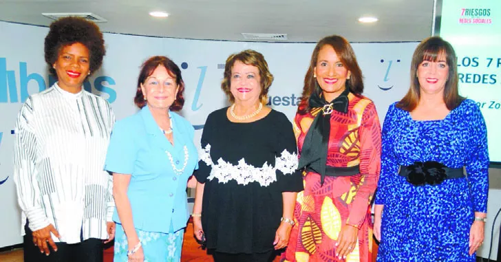 Marivell Contreras, María Cristina Mere de Farías, Verónica Sención, Zoraima Cuello y Yanira Fondeur de Hernández