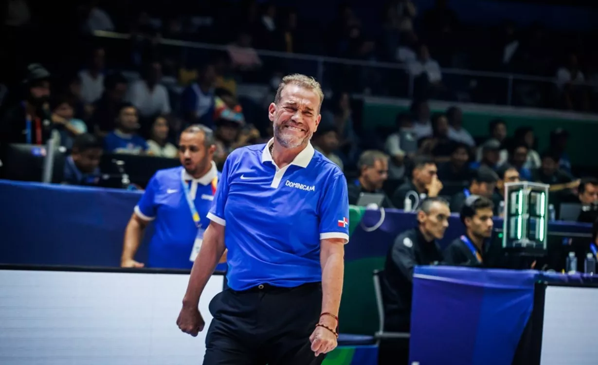 Néstor 'Che'  García impregna su alegría en Mundial FIBA que se celebra en Filipinas.