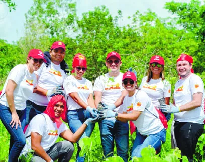 Algunos de los colaboradores de Pollo Cibao durante la jornada.