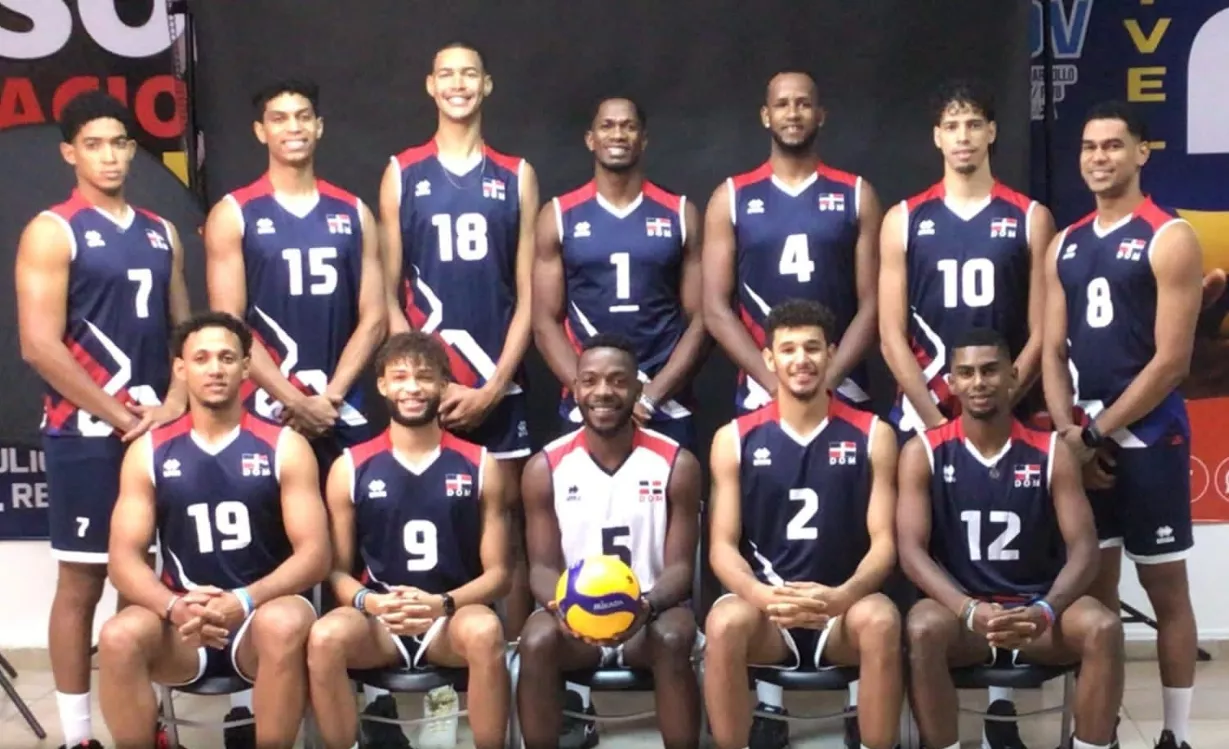 Integrantes de la selección  de voleibol masculina   busca poner en alto nombre de el país.