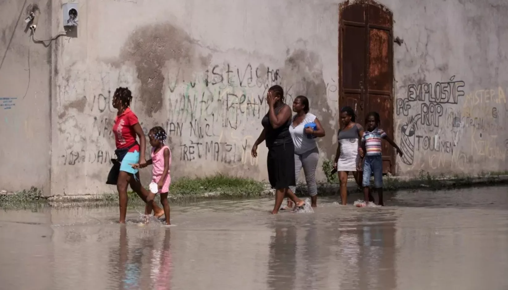 Las autoridades haitianas han tomado medidas por el paso de la tormenta Franklin por su territorio.  EFE