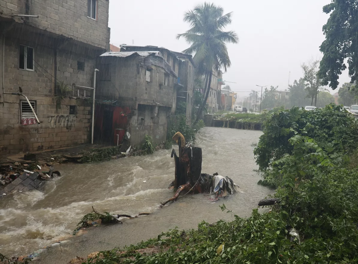 Las lluvias hicieron crecer la cañada Las 800, ubicada en Los Ríos.  Arlenis castillo