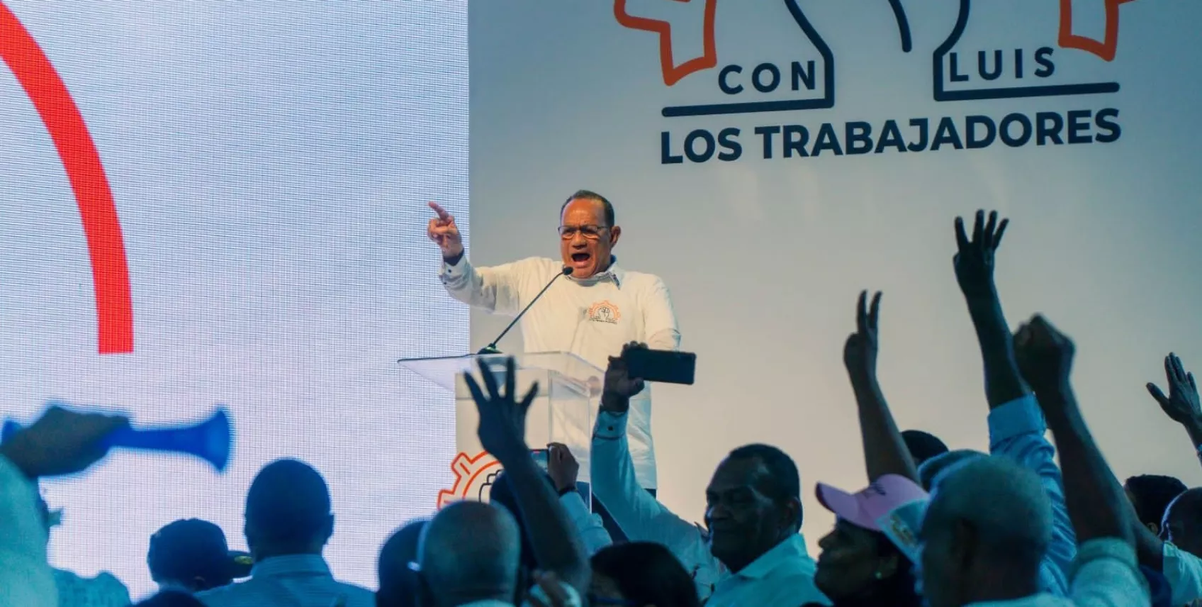 El legendario dirigente sindical Gabriel del Río Doñé al hacer una proclama en la presentación de “Trabajadores con Luis”.