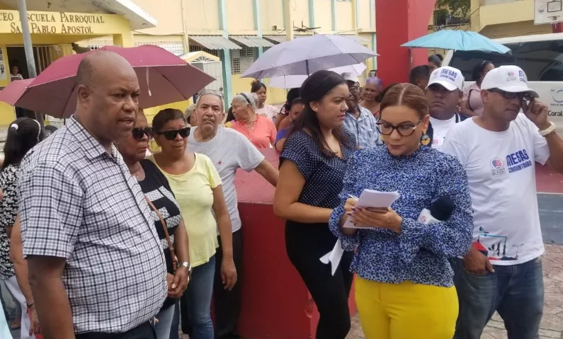 Comunitarios y la 	Iglesia  reclamaron terminación de obra.
