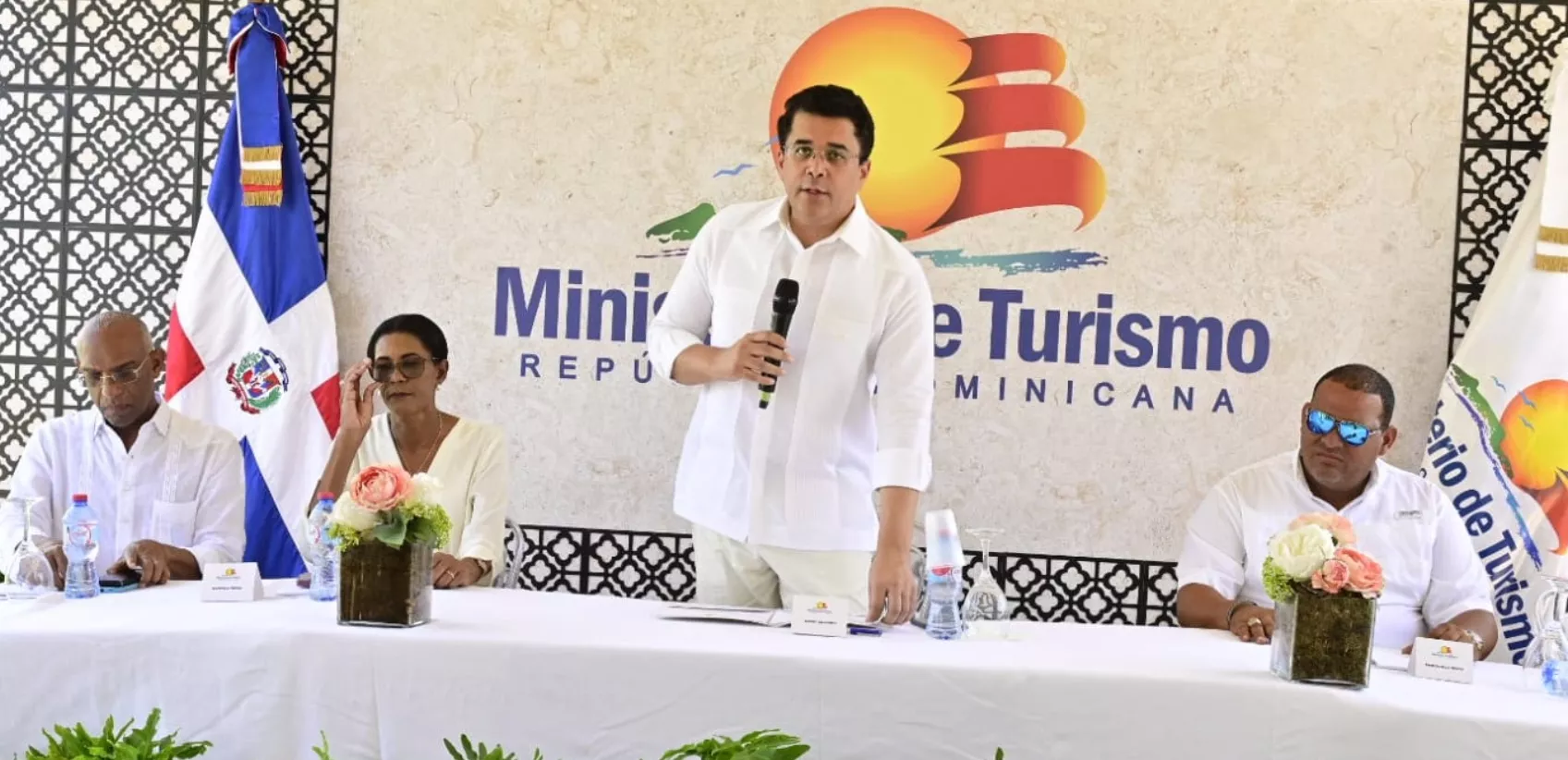 David Collado, ministro de Turismo  al participar en actividad en Bayahíbe, perteneciente a La Altagracia.  AGENCIA FOTO