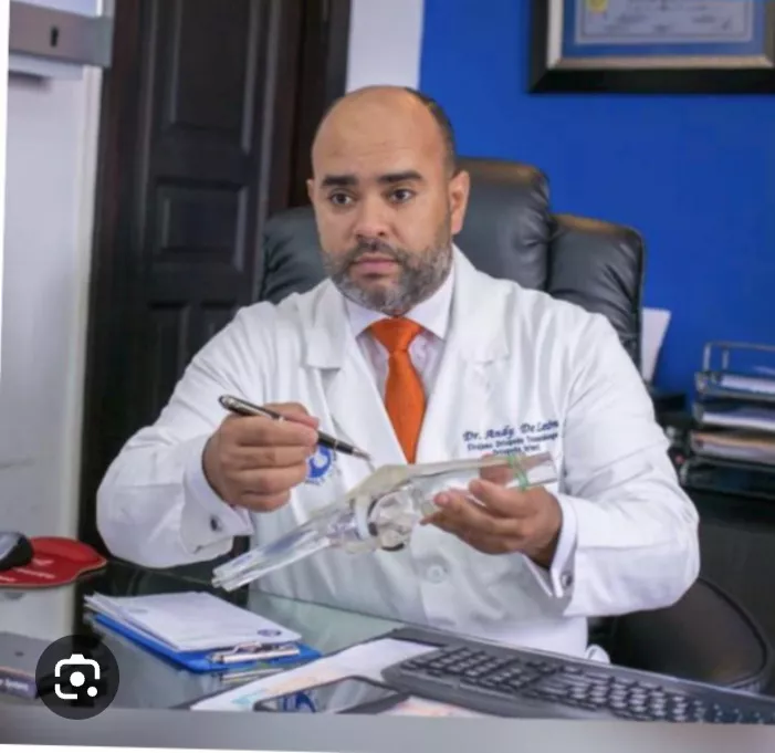Dr. Andy de León