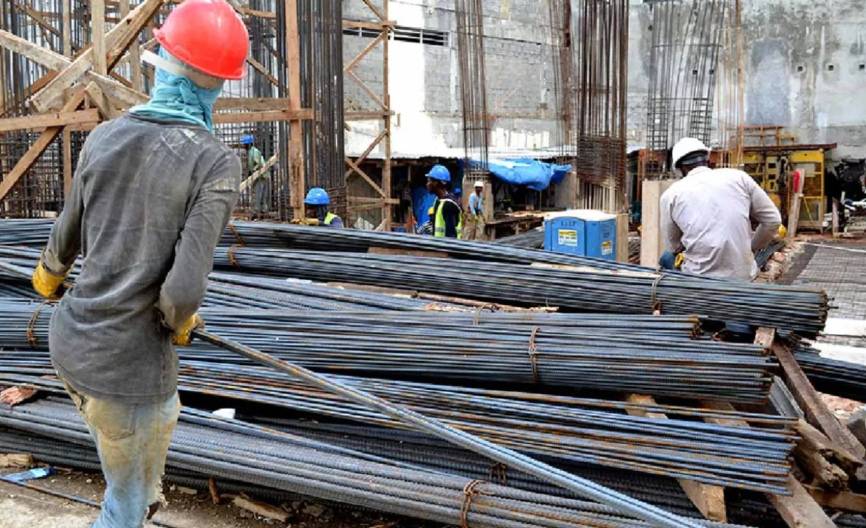 Cierre fronterizo no ha mermado la mano de obra en la construcción.  AGENCIA FOTO