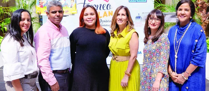 Directivos del programa durante el  lanzamiento.