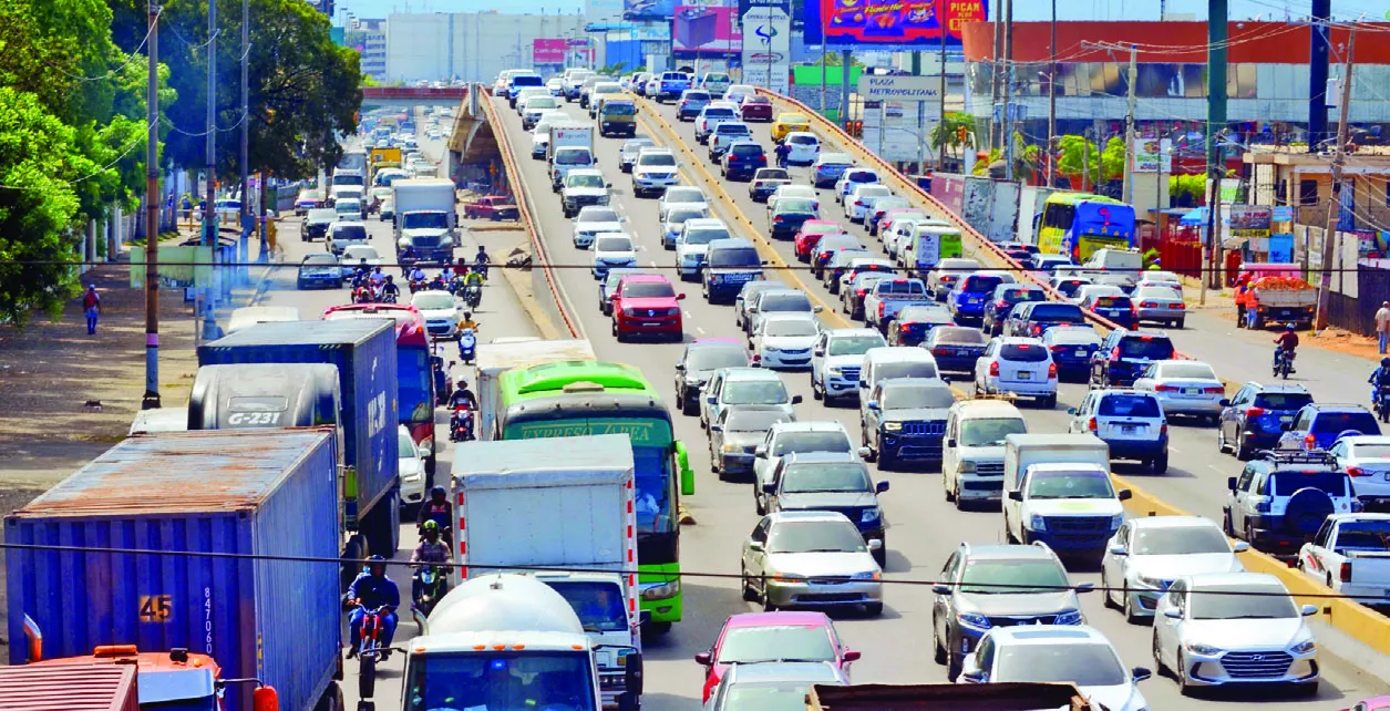 Los tapones ocurren con más frecuencia en las grandes zonas urbanas como en el Distrito Nacional, Santo Domingo y  Santiago.  Jorge Gonzalez
