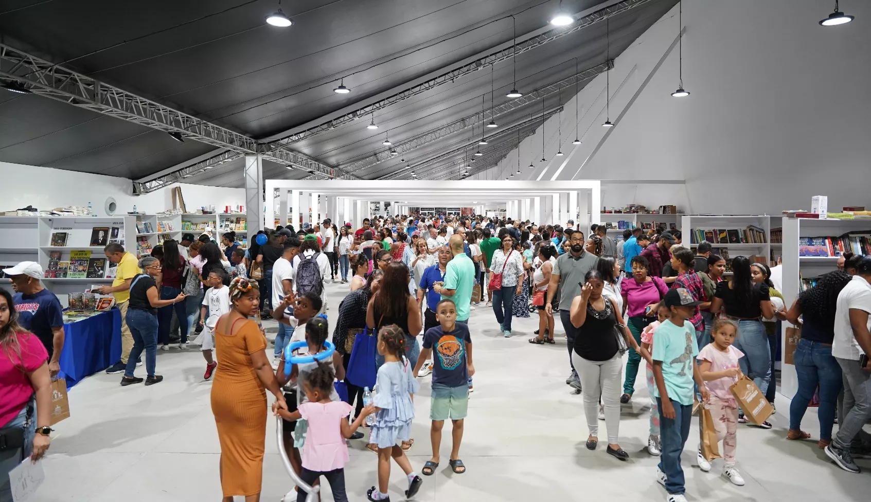Las familias dominicas han respaldado esta edición de la Feria del Libro, disfrutando de cada propuesta cultural y literaria.